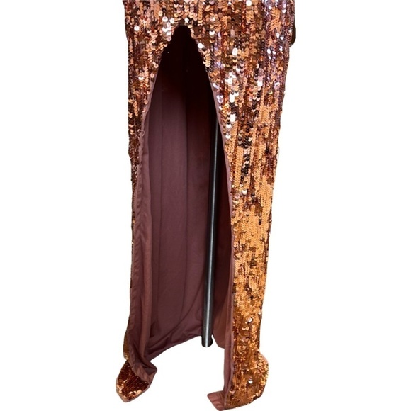 Mac Duggal NWT Sequined One Sleeve Column Gown, size 10 - Picture 9 of 13